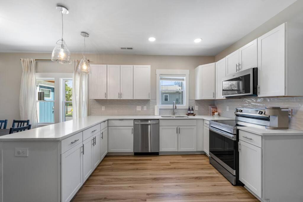 Brand New Cozy Modern Bungalow W/Hot Tub+Movieroom 7 Min From Uptown Charlotte Esterno foto