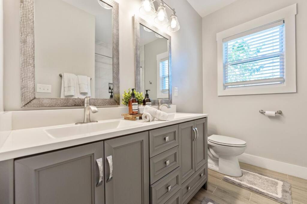 Brand New Cozy Modern Bungalow W/Hot Tub+Movieroom 7 Min From Uptown Charlotte Esterno foto