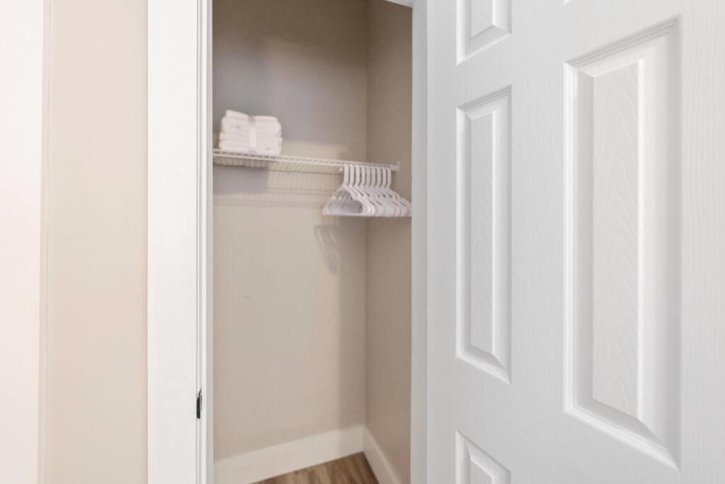 Brand New Cozy Modern Bungalow W/Hot Tub+Movieroom 7 Min From Uptown Charlotte Esterno foto