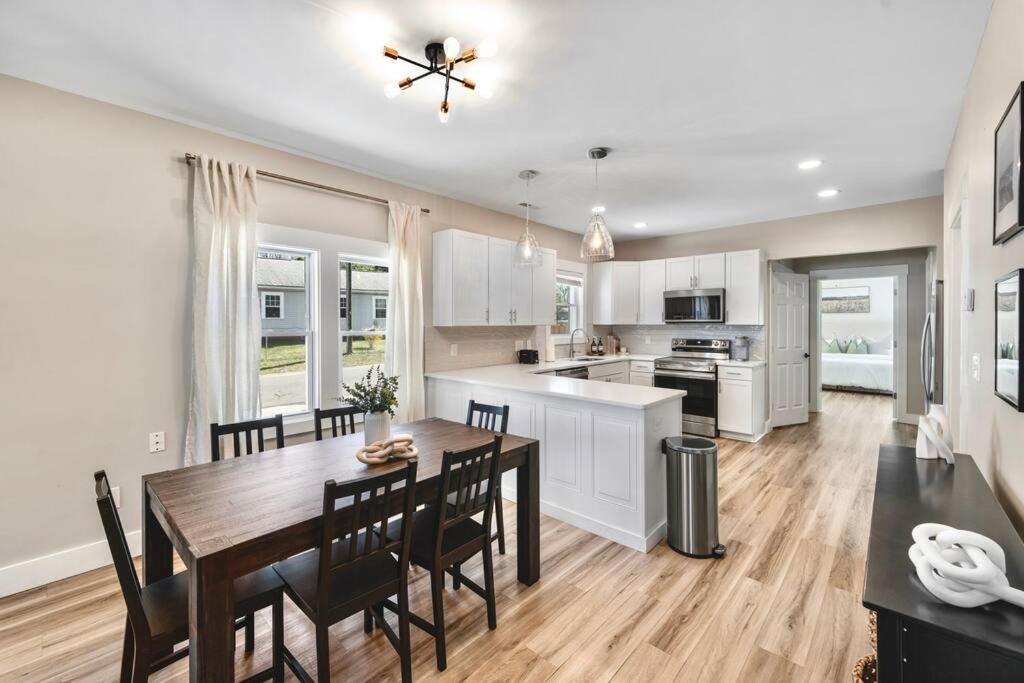 Brand New Cozy Modern Bungalow W/Hot Tub+Movieroom 7 Min From Uptown Charlotte Esterno foto