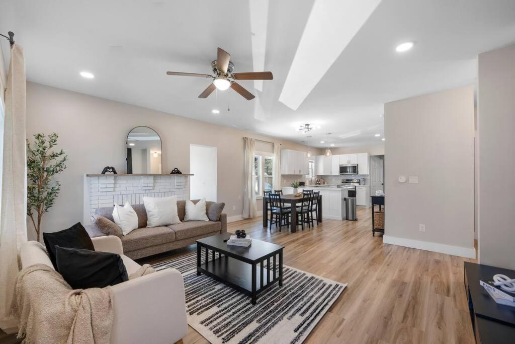 Brand New Cozy Modern Bungalow W/Hot Tub+Movieroom 7 Min From Uptown Charlotte Esterno foto