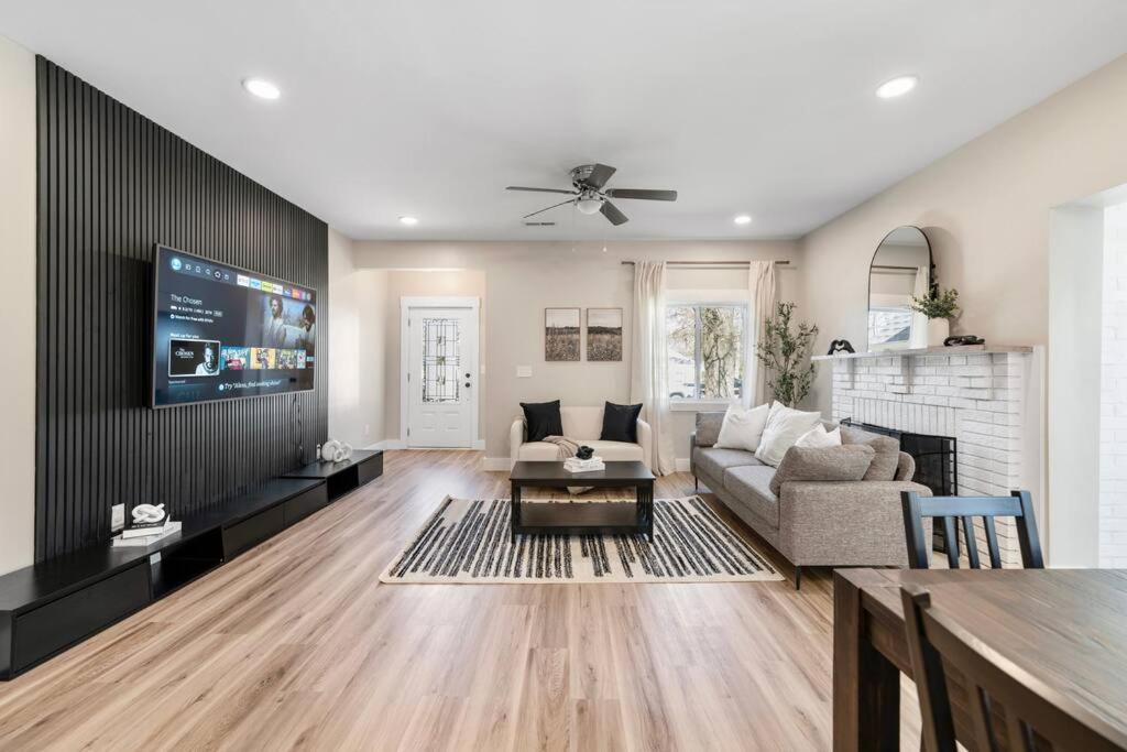 Brand New Cozy Modern Bungalow W/Hot Tub+Movieroom 7 Min From Uptown Charlotte Esterno foto