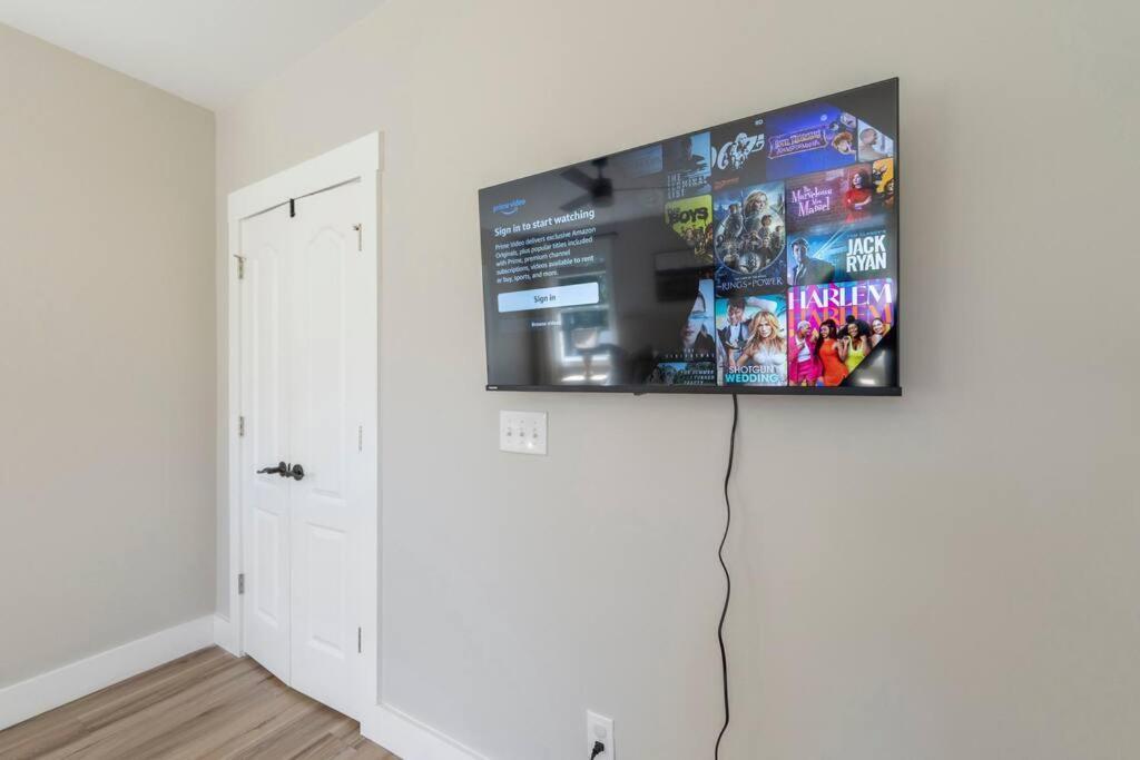 Brand New Cozy Modern Bungalow W/Hot Tub+Movieroom 7 Min From Uptown Charlotte Esterno foto