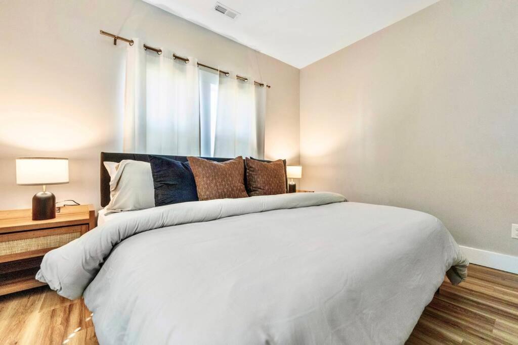 Brand New Cozy Modern Bungalow W/Hot Tub+Movieroom 7 Min From Uptown Charlotte Esterno foto