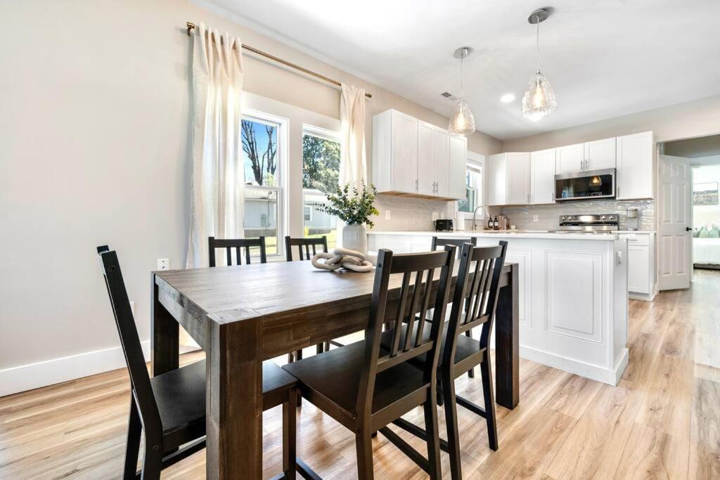 Brand New Cozy Modern Bungalow W/Hot Tub+Movieroom 7 Min From Uptown Charlotte Esterno foto
